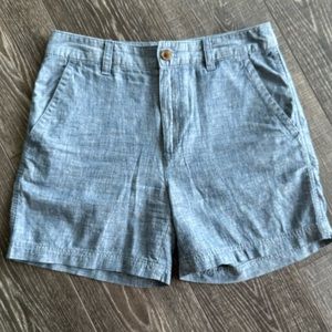Gap girlfriend khaki short.  Size 8